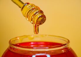 Află mai multe despre mierea crudă - Care sunt beneficiile sale și cum ar trebui consumată