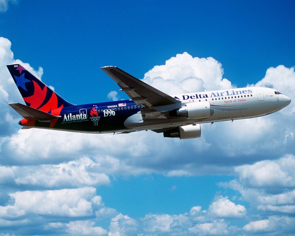 Un avion care ateriza la Chicago a intrat în contact cu un foc de artificii: Tocmai am auzit o bubuitură