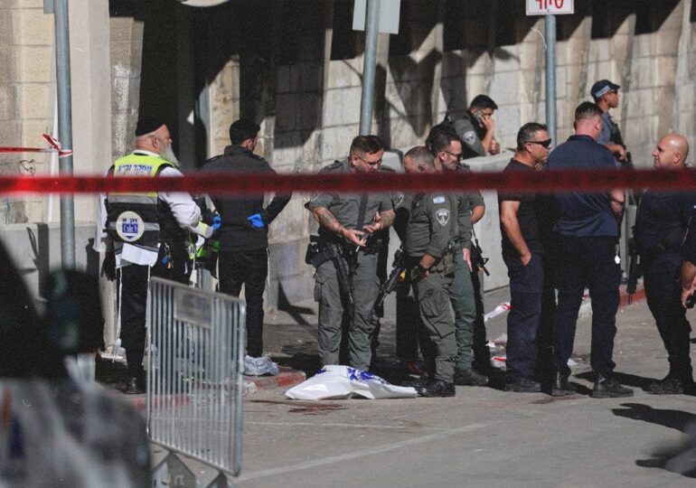 Atac cu cuțitul în apropiere de Tel Aviv. O persoană a murit, alte trei au fost rănite grav