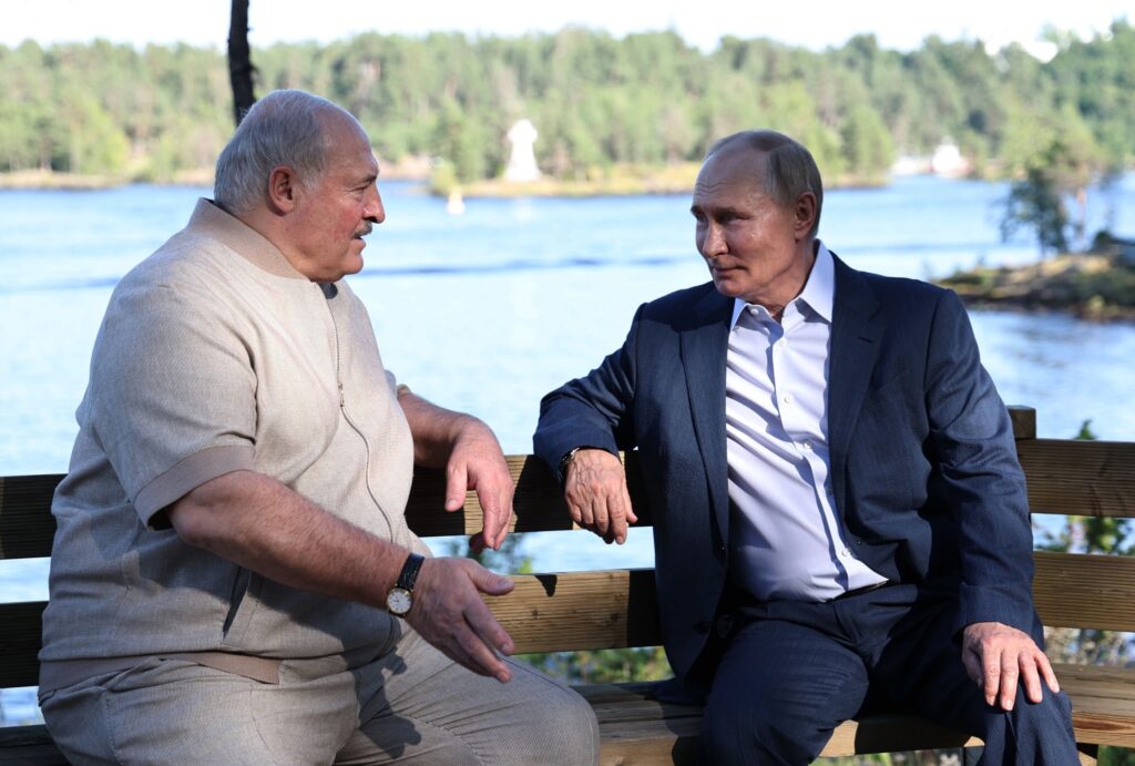 Rusia anunță că a pus în modul de luptă rachetele nucleare din Belarus, după acuzațiile că Ucraina ar fi atacat reședința lui Putin