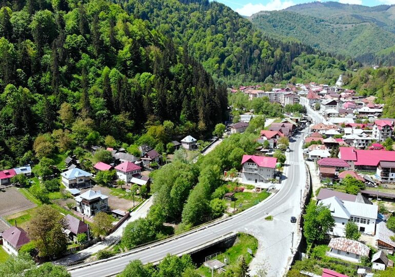 Cum arată acum stațiunea construită de Ceaușescu ca să găzduiască JO de Iarnă. A fost proiectată de arhitecți din Elveția