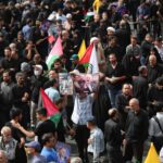 Mii de oameni au participat la funeraliile lui Ismail Haniyeh. Noi apeluri la răzbunarea liderului Hamas: „Moarte Israelului!”, „Moarte Americii!” (Video)