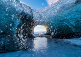 O peșteră de gheață s-a prăbușit în Islanda: Un turist a murit, alții au rămas captivi (Foto)