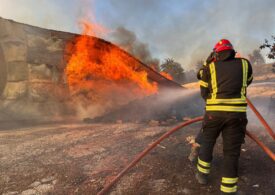 Incendiile amenință Atena. Localități și spitale evacuate. Pompierii români se luptă cu flăcările de 25 de metri care s-au răspândit "ca fulgerul" (Foto&Video)