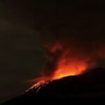 Erupție vulcanică în sud-vestul Islandei. Este a șasea din decembrie (Foto & Video)