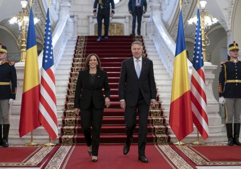 În timpul dezbaterii, Trump îl laudă pe Viktor Orban, iar Kamala Harris amintește de România