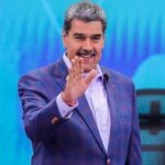 Luat în vizor de Trump, Maduro dansează la un miting convocat pentru a sfida amenințările de intervenție americană (Video)