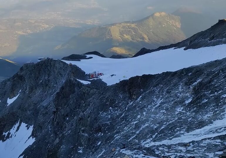 Un alpinist român a murit, după ce a căzut pe traseul din masivul Mont Blanc