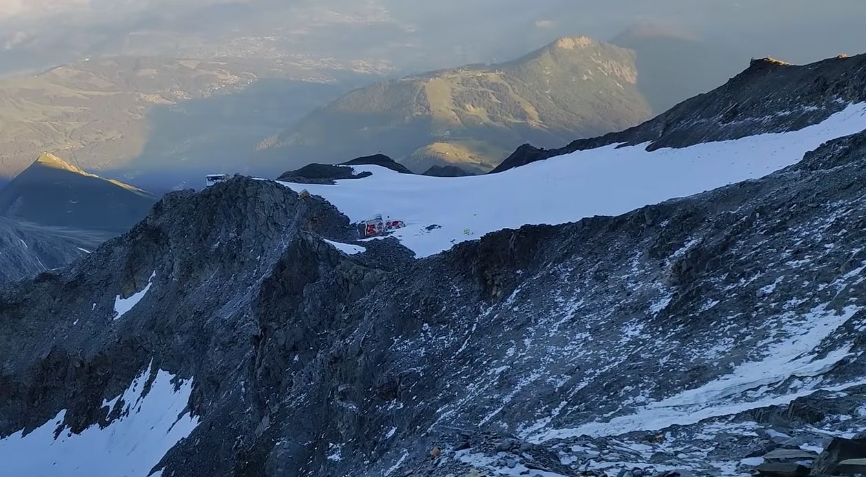 Un alpinist român a murit, după ce a căzut pe traseul din masivul Mont Blanc