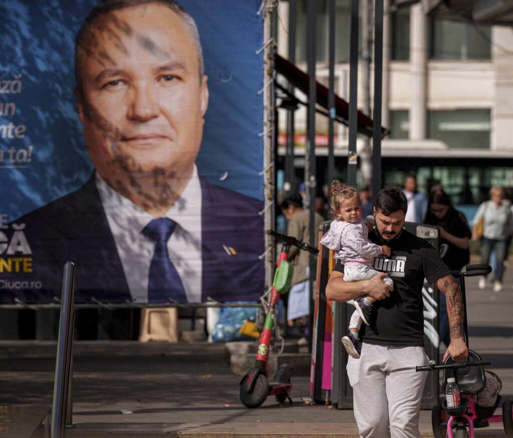 BUCURESTI - AFISE ELECTORALE - ALEGERI PREZIDENTIA