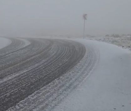 Se închide circulația pe o zonă din Transalpina, din cauza ninsorii