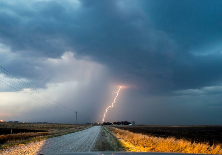 An Icelandic cyclone is coming this weekend. Experts predict a stormy autumn