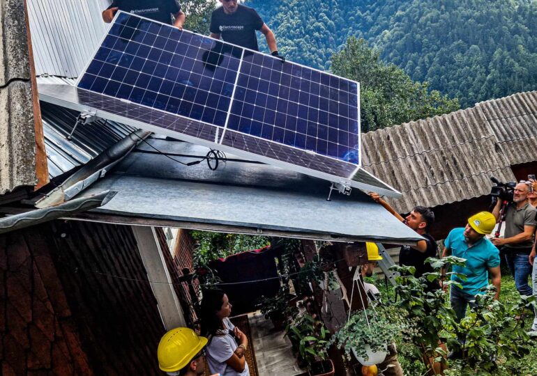 Cum ar putea aerul cald să rezolve cea mai mare provocare a energiei solare