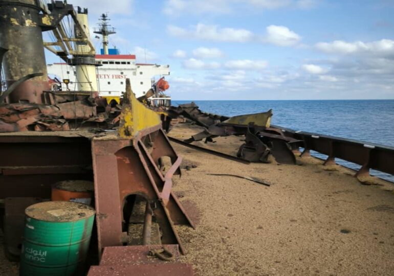 O navă care transporta cereale din Ucraina a fost lovită de o rachetă rusească în Marea Neagră, în zona economică exclusivă a României