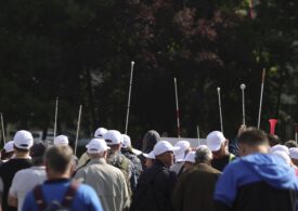 Nevăzătorii au protestat în Piața Victoriei. Ce le-a promis Ciolacu (Foto)