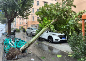 Orașul Shanghai a fost lovit de cel mai puternic taifun din ultimii 75 de ani. Toate cursele aeriene au fost anulate, autostrăzile sunt închise (Foto & Video)