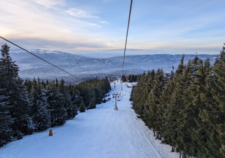 Petiție pentru telescaunul din Parâng, oprit în urma unei defecțiuni. Instructorii de schi și turiștii speră să îl salveze