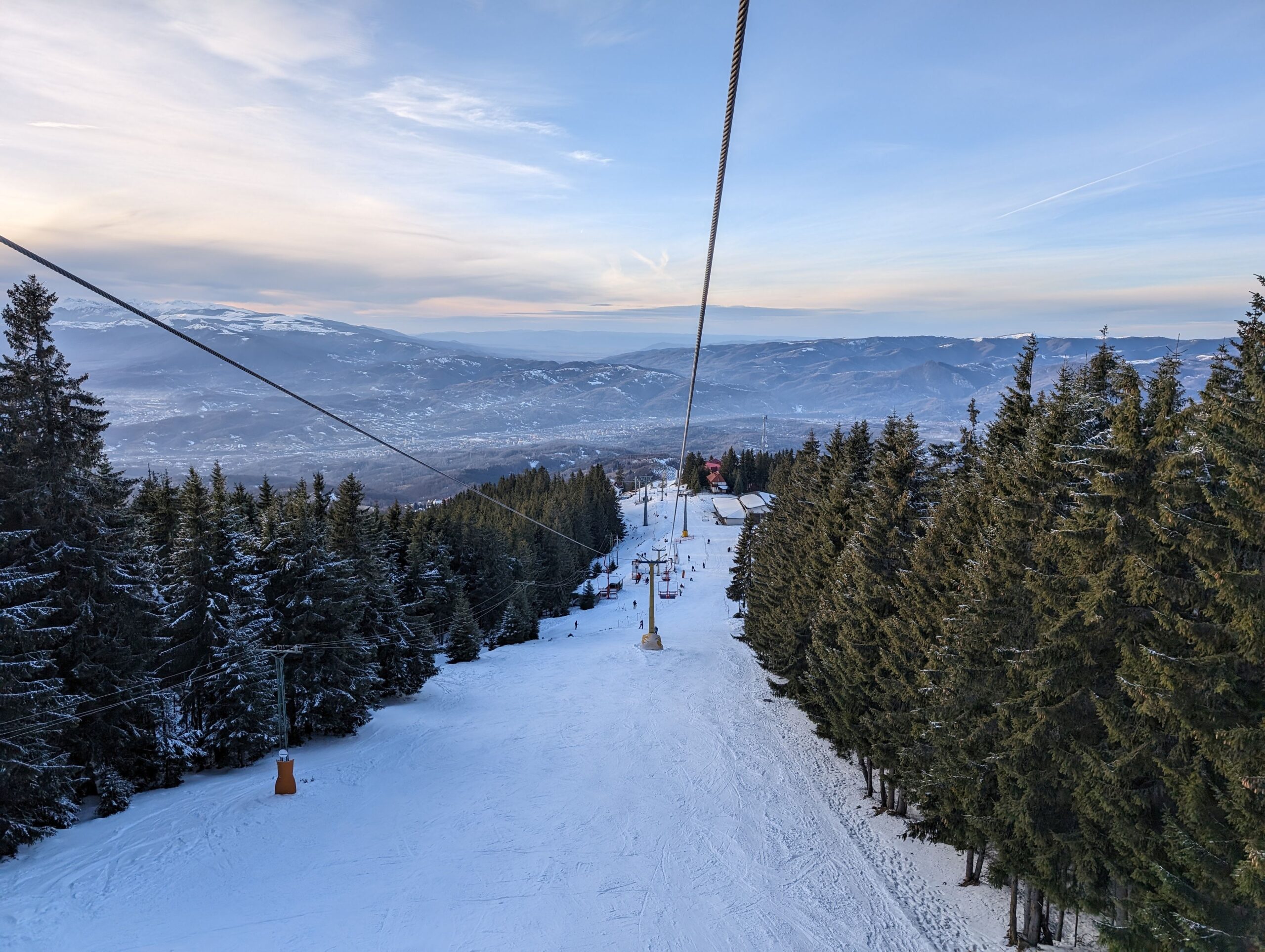 Petiție pentru telescaunul din Parâng, oprit în urma unei defecțiuni. Instructorii de schi și turiștii speră să îl salveze