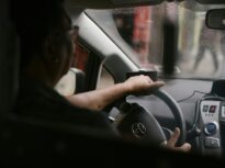 Un obicei foarte des întâlnit la volan îi poate costa scump pe șoferi. Amenzile ajung la 1.700 de lei