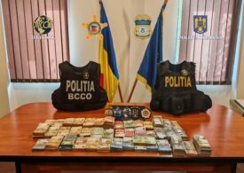 Rețea destructurată de infractori români și bulgari: Au furat un milion de dolari din conturile unor americani prin clonarea cardurilor