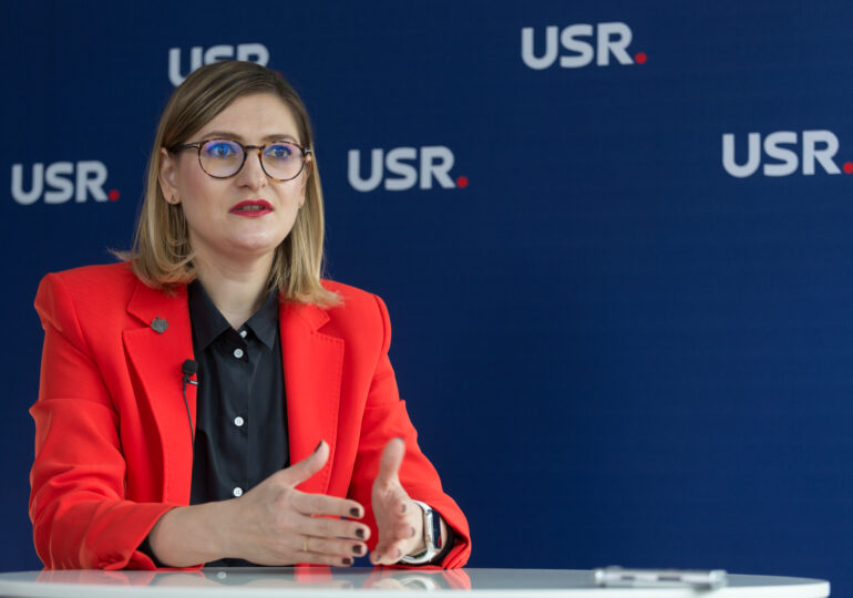 Adina Săniuță, senator USR: Am intrat în politică dintr-o mare frustrare, dar este locul de unde poți face schimbări importante <span style="color:#990000;">Video</span>