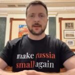 Zelenski a făcut vâlvă purtând un tricou pe care scria ”Să facem Rusia mică din nou” – Reacția Kremlinului (Video)