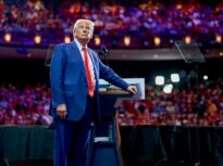 Trump escaladează războiul comercial: Tarifele la oțel și aluminiu, dublate la 50%