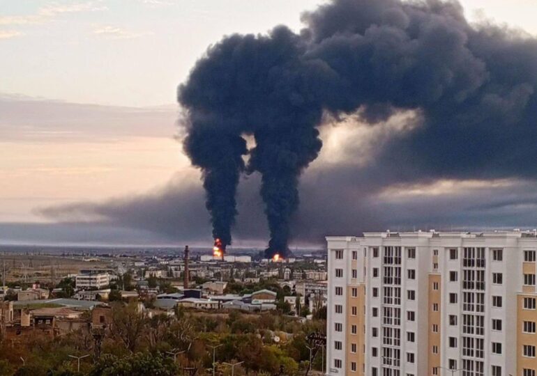 <span style="color:#990000;">Ziua 957</span> Ard depozitele de petrol din Crimeea. Rachete distruse la Kiev, aerodrom ucrainean lovit de Kinjal. Putin și-a săpat groapa