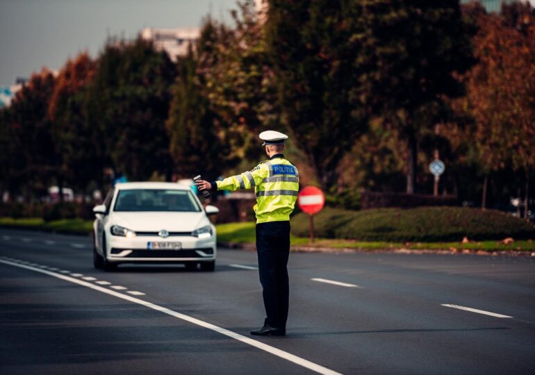 Noi schimbări pentru șoferii români. Ar putea scăpa de amenzi, dacă în timpul unui control nu au la ei permisul auto