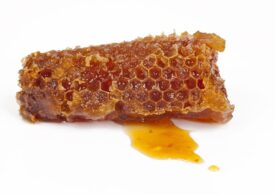 Top 5 curiozități despre propolis pe care nu le știai