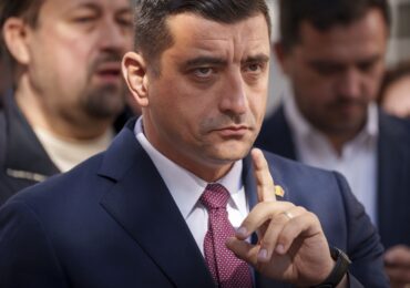 AUR a venit cu un plan, dacă i se acceptă premierul. 10 măsuri de reducere a cheltuielilor, printre care 300 de parlamentari, 10 ministere, tăierea ajutoarelor externe