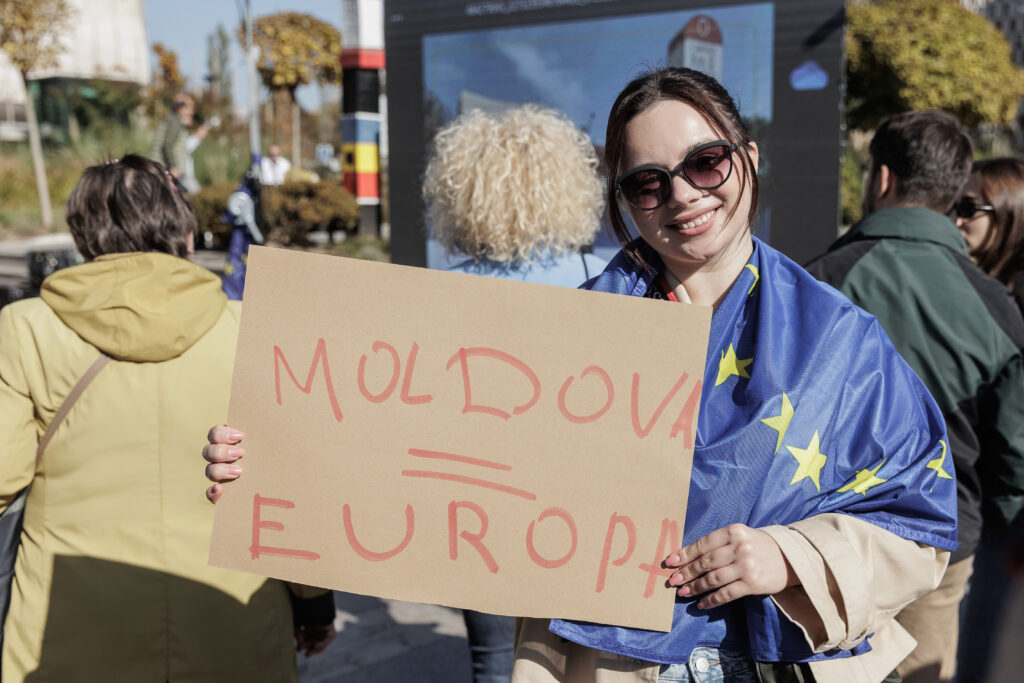 BUCURESTI - FLASHMOB IN SUSTINEREA MAIEI SANDU - 2