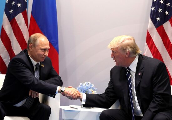 New York Times: Trump vrea să ofere Rusiei acorduri comerciale pentru a opri războiul din Ucraina