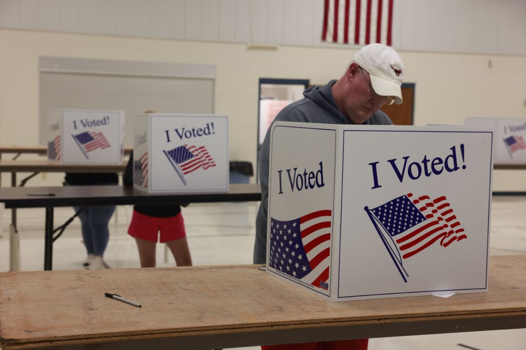 „Trebuie să fie un bărbat alb, heterosexual și creștin”: Democrații americani caută formula câștigătoare pentru 2028