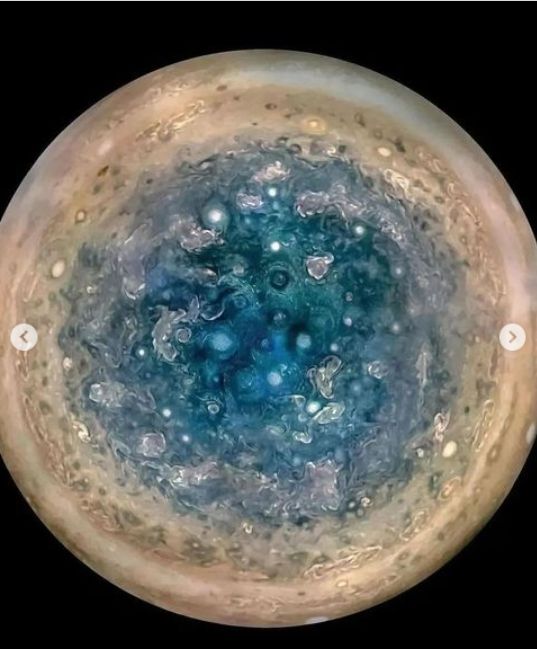 jupiter-pozata-de-juno