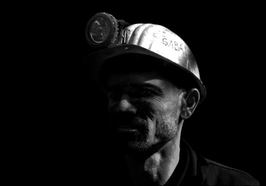 Peste 90 de mineri protestează de mai bine de 24 de ore în subteranul Minei Vulcan. Doi au ajuns la spital