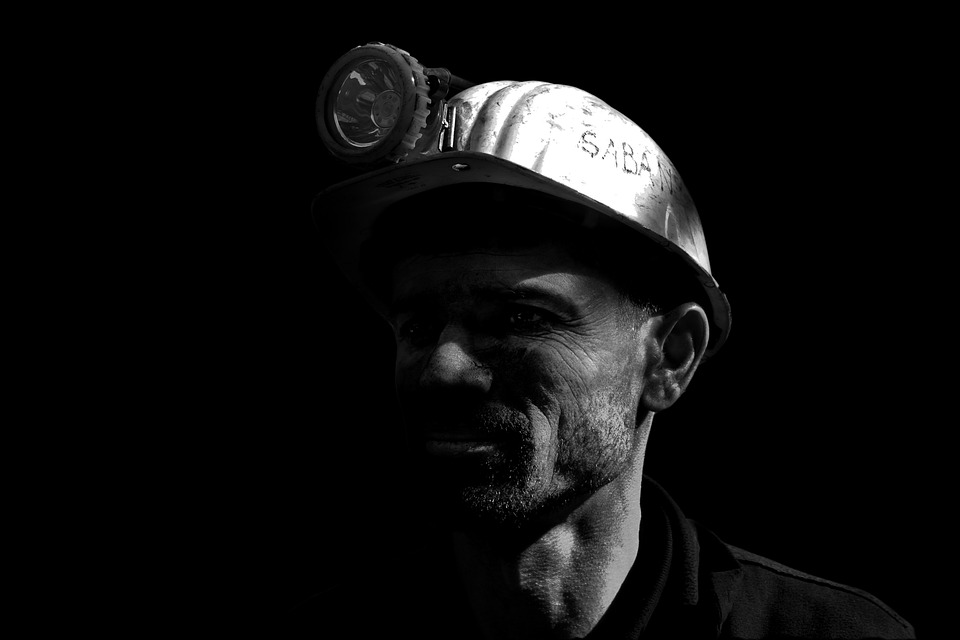 Peste 90 de mineri protestează de mai bine de 24 de ore în subteranul Minei Vulcan. Doi au ajuns la spital