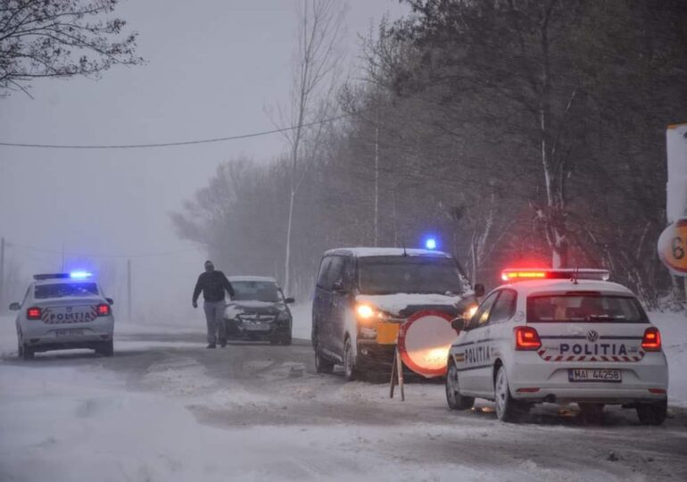 Ninge abundent în mai multe județe. Drumuri și trenuri blocate, zboruri întârziate (Foto & video)