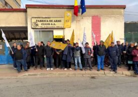 Protest la Fabrica de Arme de la Cugir. Angajații cer demisia ministrului pentru că nu au contracte (Video) Radu Oprea: Nu e o decizie înțeleaptă de business să ai un singur client