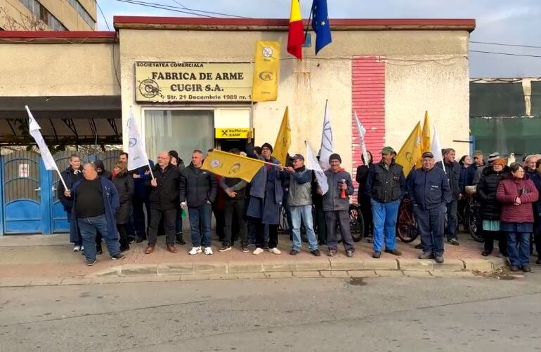 Protest la Fabrica de Arme de la Cugir. Angajații cer demisia ministrului pentru că nu au contracte (Video) Radu Oprea: Nu e o decizie înțeleaptă de business să ai un singur client