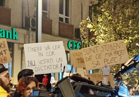 O nouă seară de proteste ale tinerilor din marile orașe. La București, ies în stradă și "patrioții" lui Georgescu (Foto&Video)