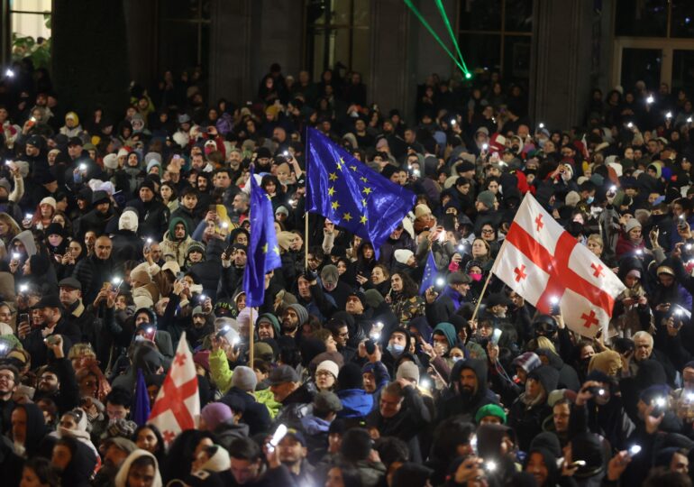 Haos în Georgia: Poliția trage cu gaze lacrimogene asupra manifestanților pro-UE (Video)