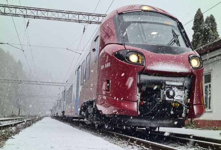 Primul tren cumpărat de România în ultimii 20 de ani intră în circulație