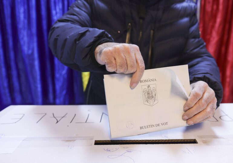 <span style="color:#990000;">LIVE</span> Alegeri prezidențiale 2024 și referendum la București - Tăcere asurzitoare de la Iohannis (Foto&video)