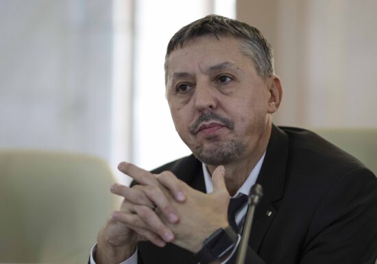 Daniel David: Dacă nu obțin salariul mediu brut pentru debutanți, nu mai are sens să fiu ministru. Și în Italia și Germania, avem clase cu 30 de elevi