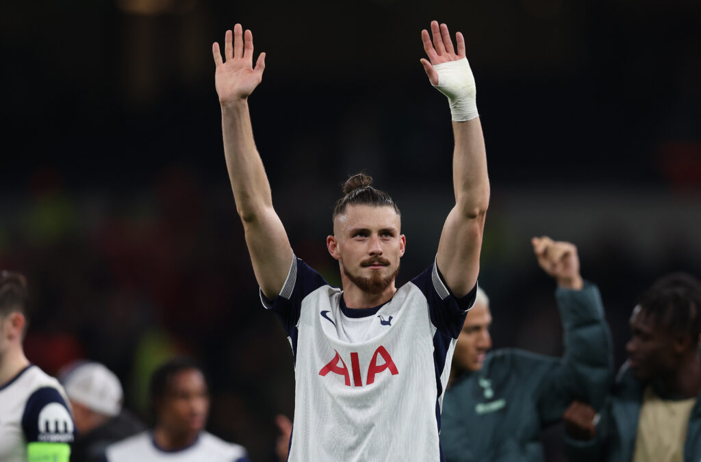 Presa engleză îi dă o veste proastă lui Radu Drăgușin. Care este fundașul aflat pe radarul lui Tottenham