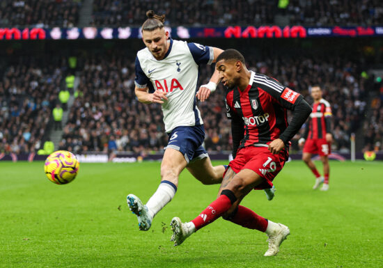 Cu Radu Drăgușin titular, Tottenham o încurcă acasă pe Manchester City