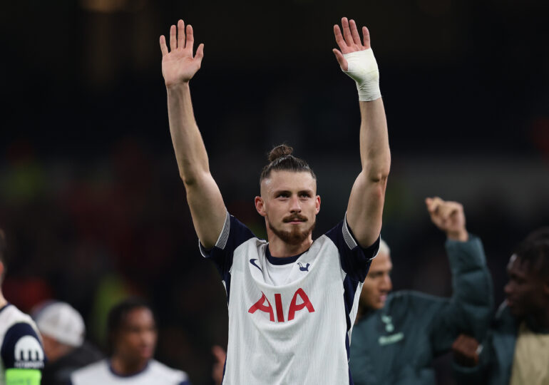 Radu Drăgușin, cel mai bun om de pe teren în egalul lui Tottenham. Postecoglu l-a descris cu un singur cuvânt