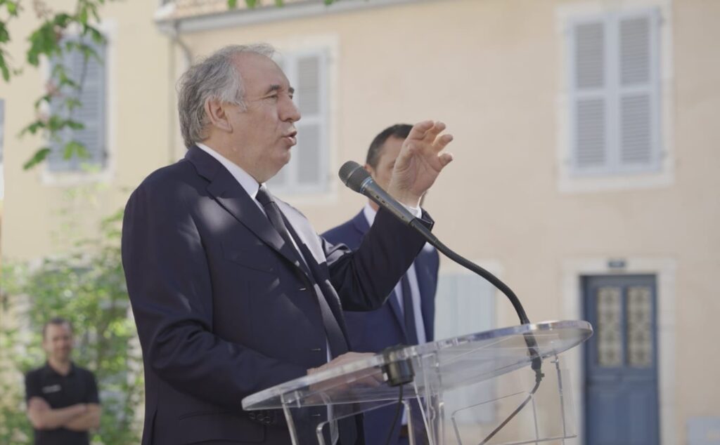 Franța taie două zile libere, îngheață pensiile și face concedieri la stat, într-un plan drastic de austeritate