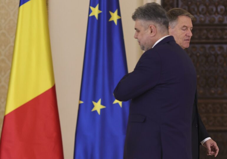 Cine nu îl lasă pe Klaus Iohannis să demisioneze